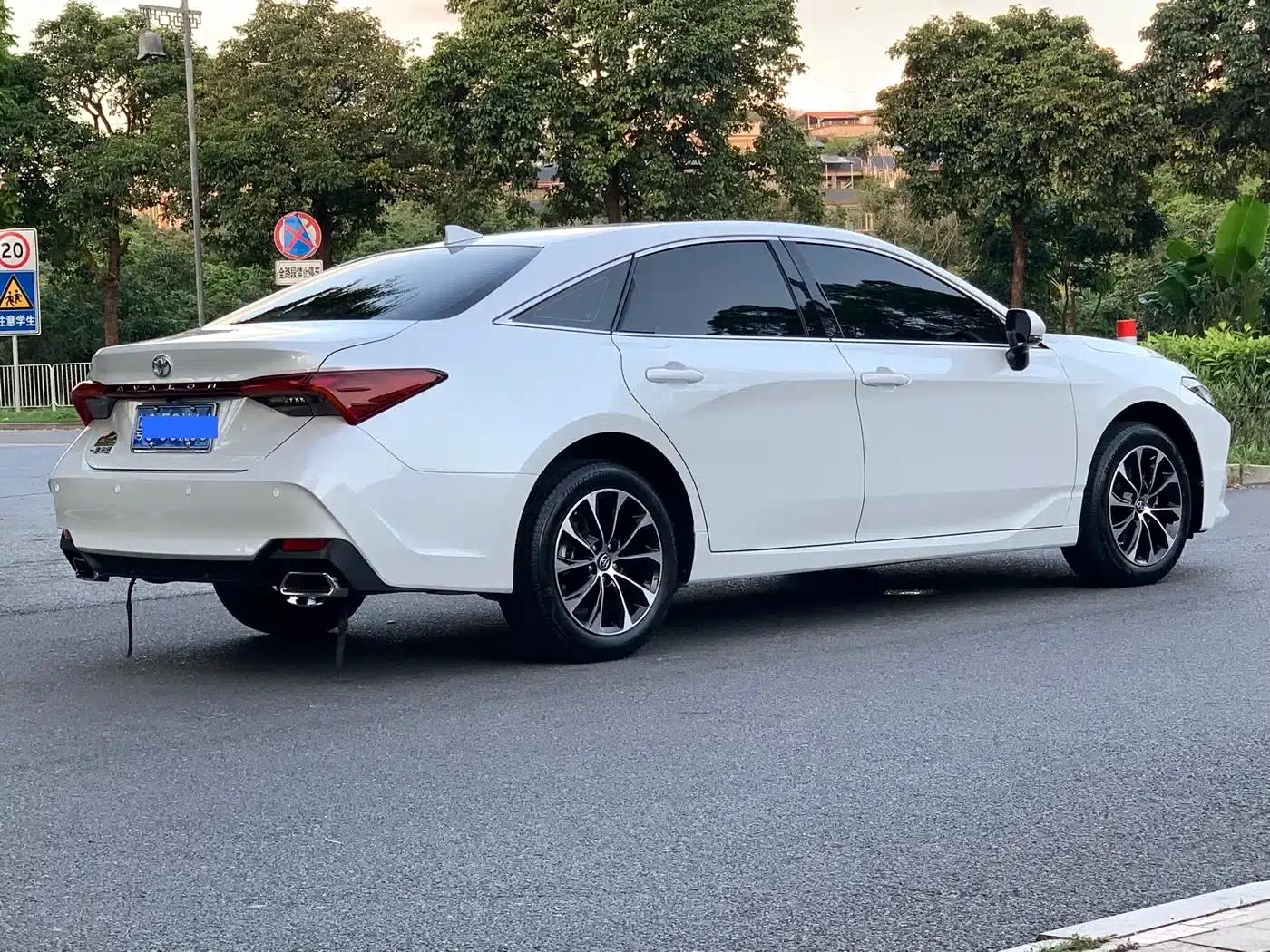 2023 Toyota Avalon 2.0L Premium Edition — миниатюра 4