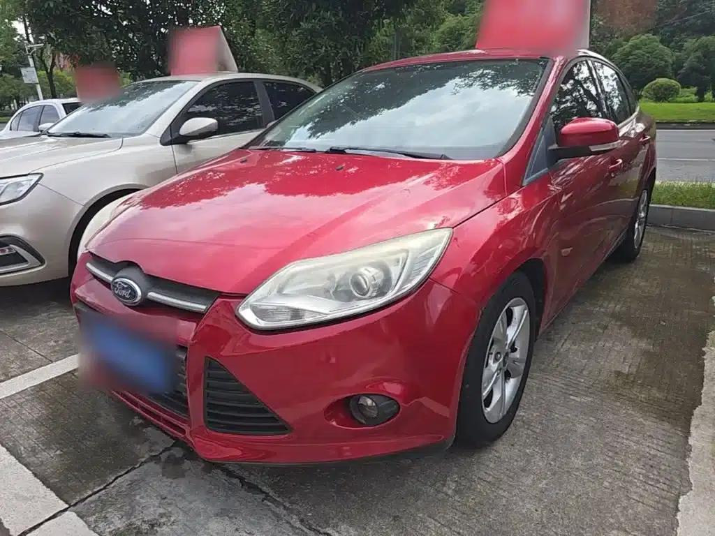 Ford Focus 2012 Sedan 1.6L Automatic Fashion Edition — миниатюра 2
