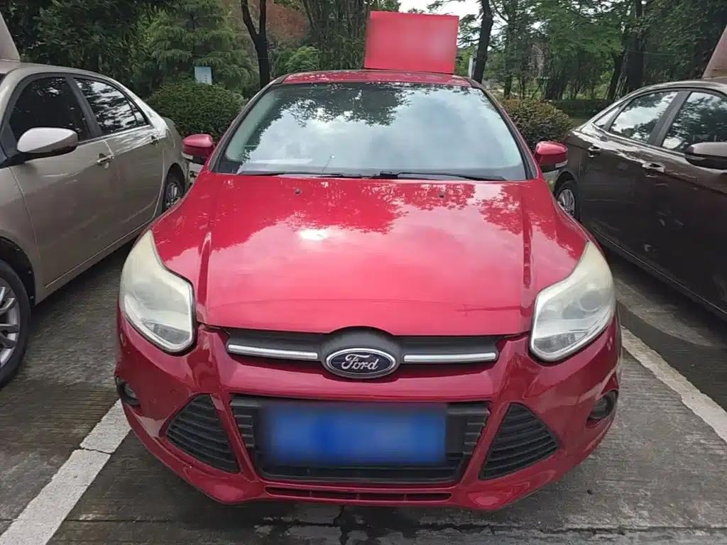 Ford Focus 2012 Sedan 1.6L Automatic Fashion Edition — миниатюра 3
