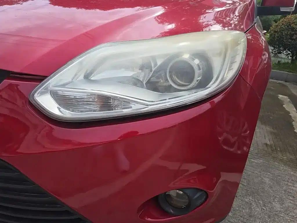 Ford Focus 2012 Sedan 1.6L Automatic Fashion Edition — миниатюра 24