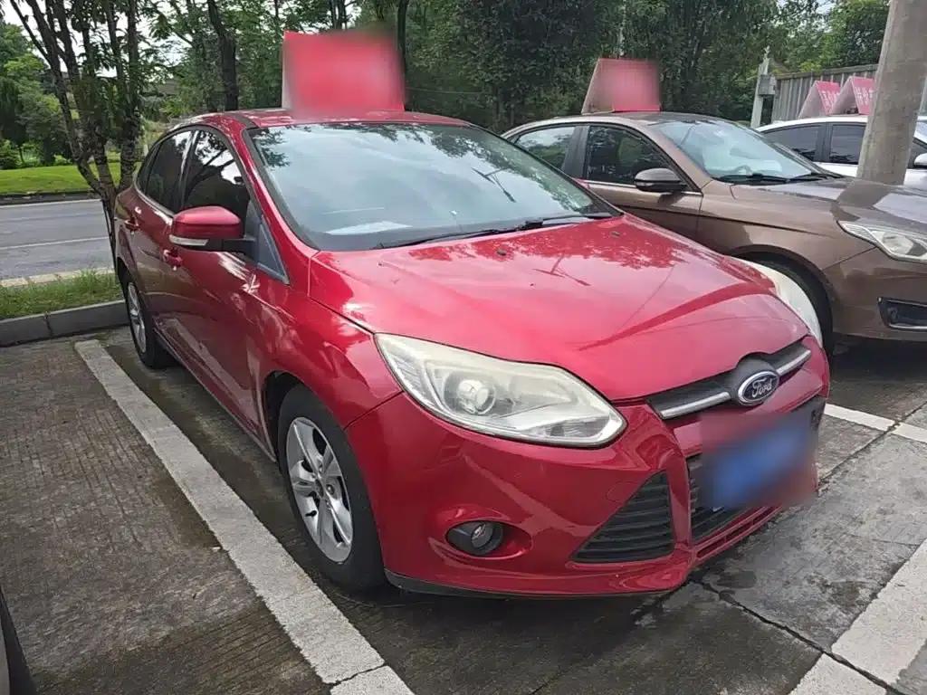 Ford Focus 2012 Sedan 1.6L Automatic Fashion Edition — миниатюра 4