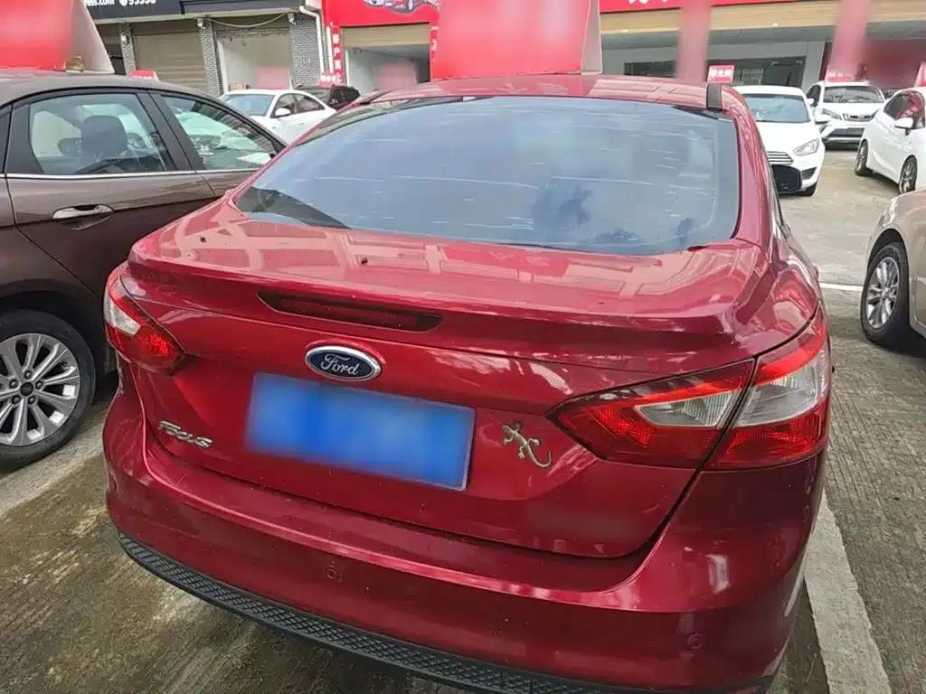 Ford Focus 2012 Sedan 1.6L Automatic Fashion Edition — миниатюра 6