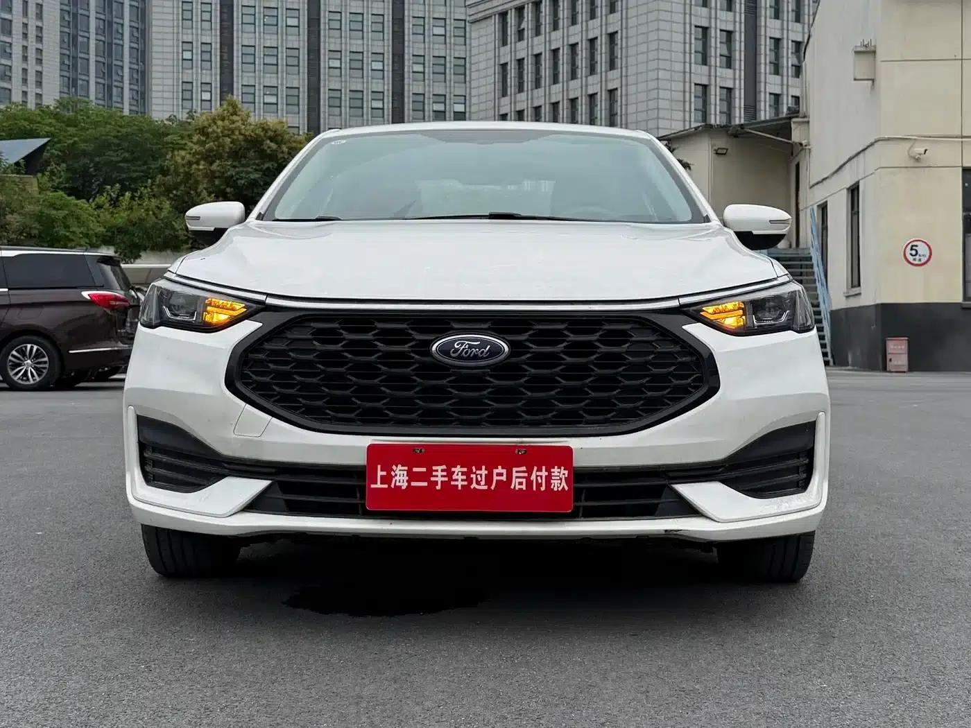 Ford Focus 2021 1.5L Automatic Gold Edition — миниатюра 1