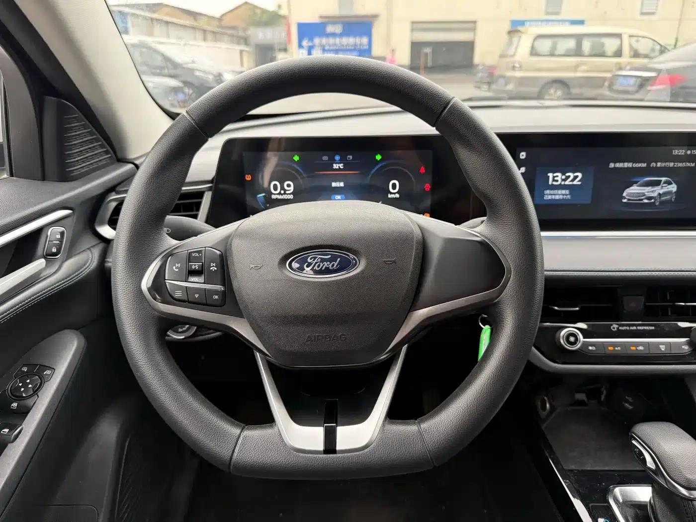 Ford Focus 2021 1.5L Automatic Gold Edition — миниатюра 5