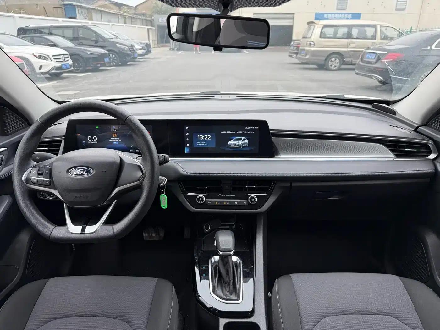 Ford Focus 2021 1.5L Automatic Gold Edition — миниатюра 7
