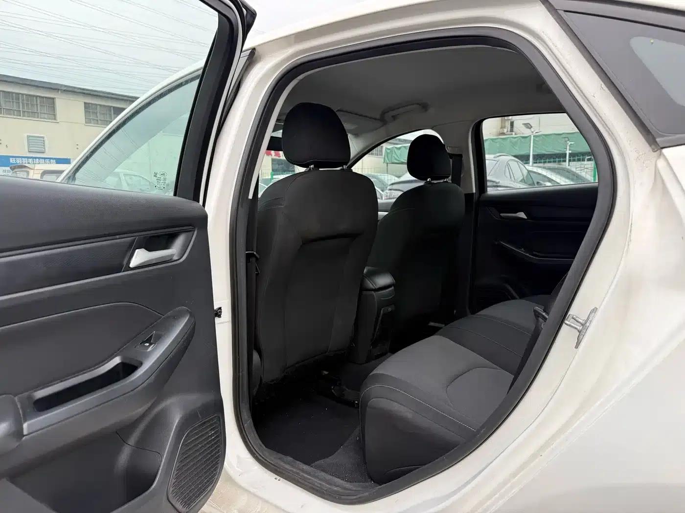 Ford Focus 2021 1.5L Automatic Gold Edition — миниатюра 8