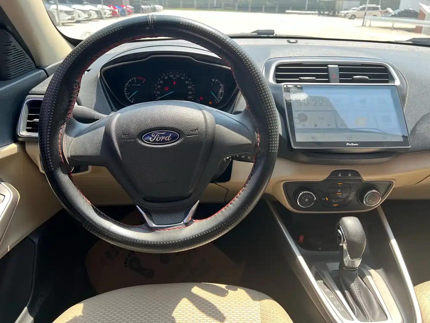 Ford Focus 2017 1.5L Automatic Comfort Model — миниатюра 7
