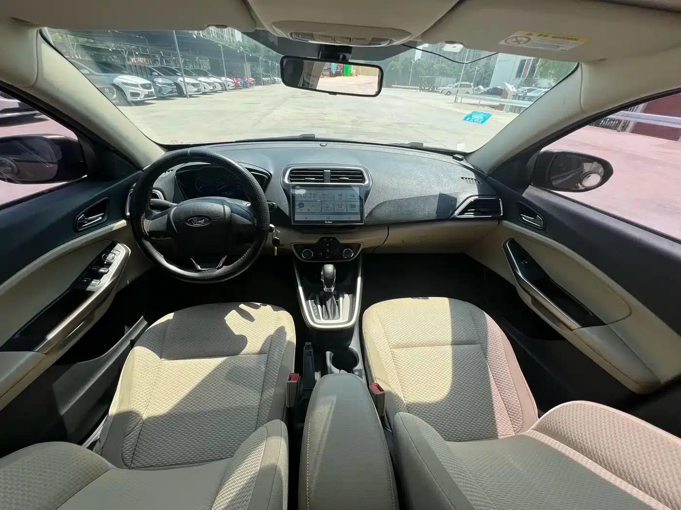 Ford Focus 2017 1.5L Automatic Comfort Model — миниатюра 8