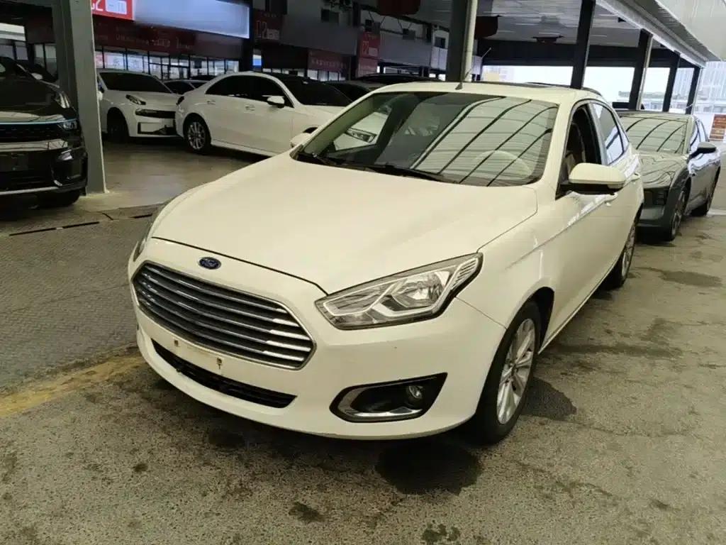 Ford Focus 2015 1.5L Automatic Fashion Edition — миниатюра 1