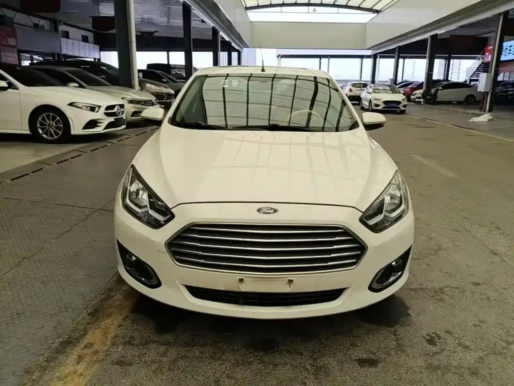 Ford Focus 2015 1.5L Automatic Fashion Edition — миниатюра 3