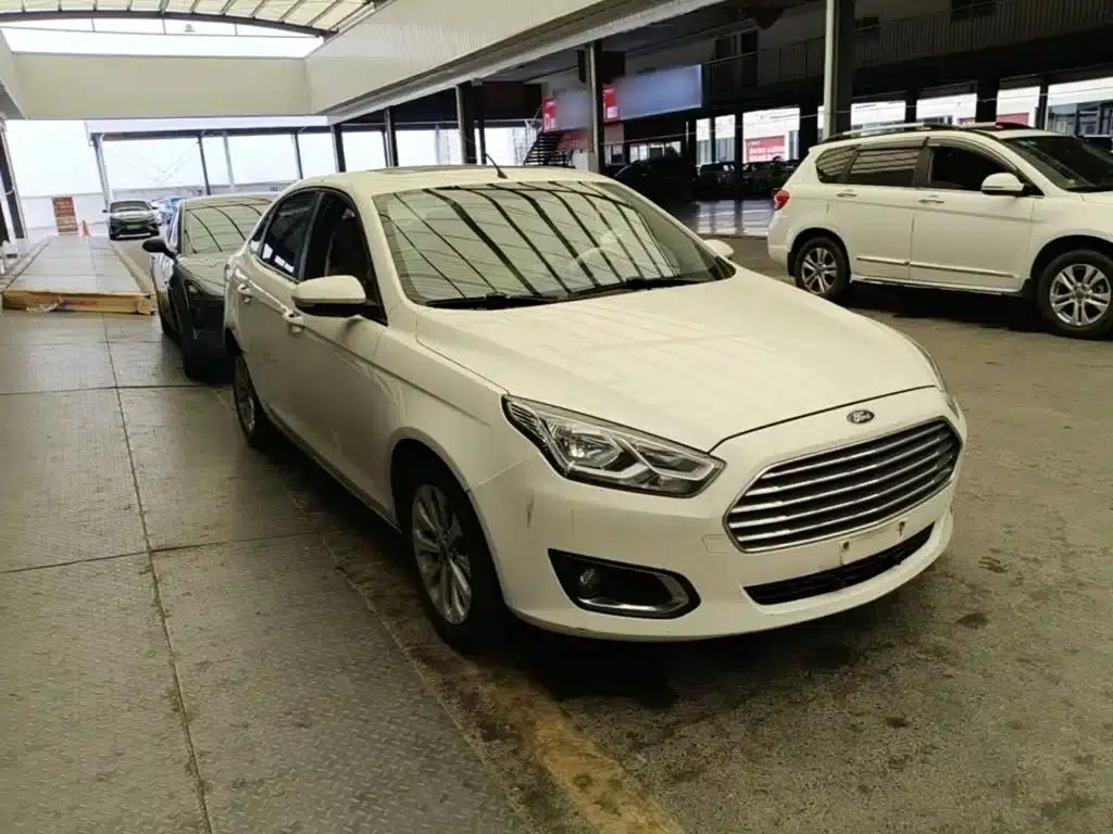 Ford Focus 2015 1.5L Automatic Fashion Edition — миниатюра 4