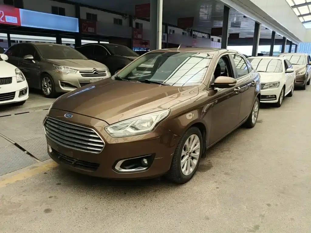 Ford Focus 2015 1.5L Automatic Fashion Edition — миниатюра 2