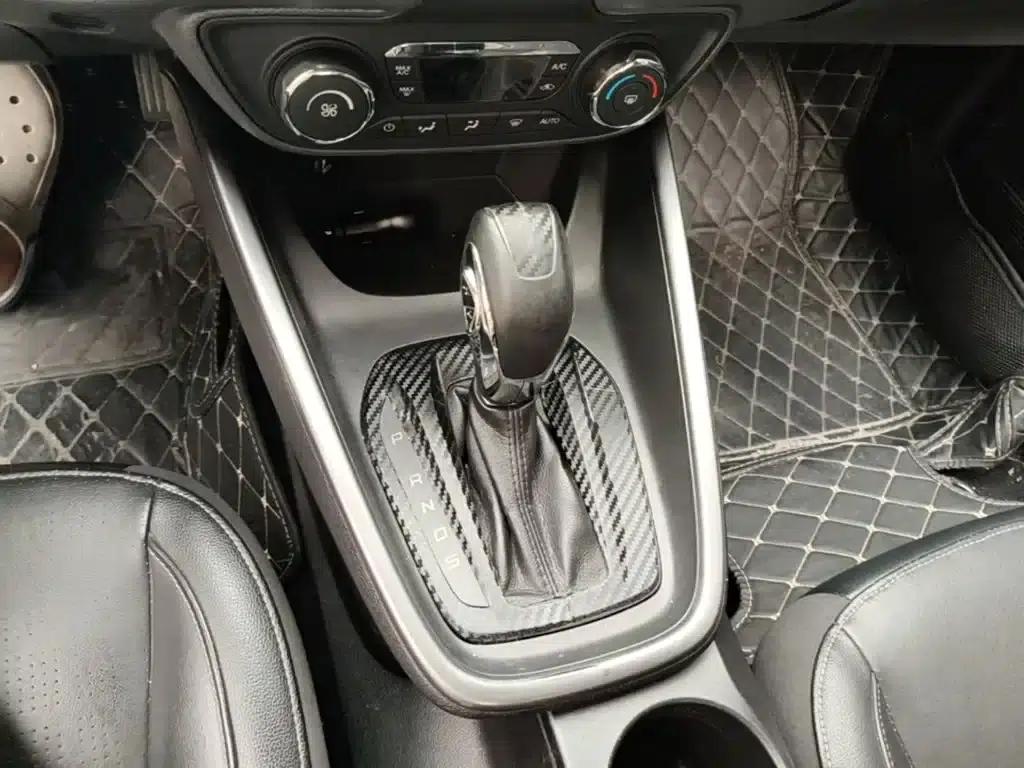 Ford Focus 2015 1.5L Automatic Fashion Edition — миниатюра 14