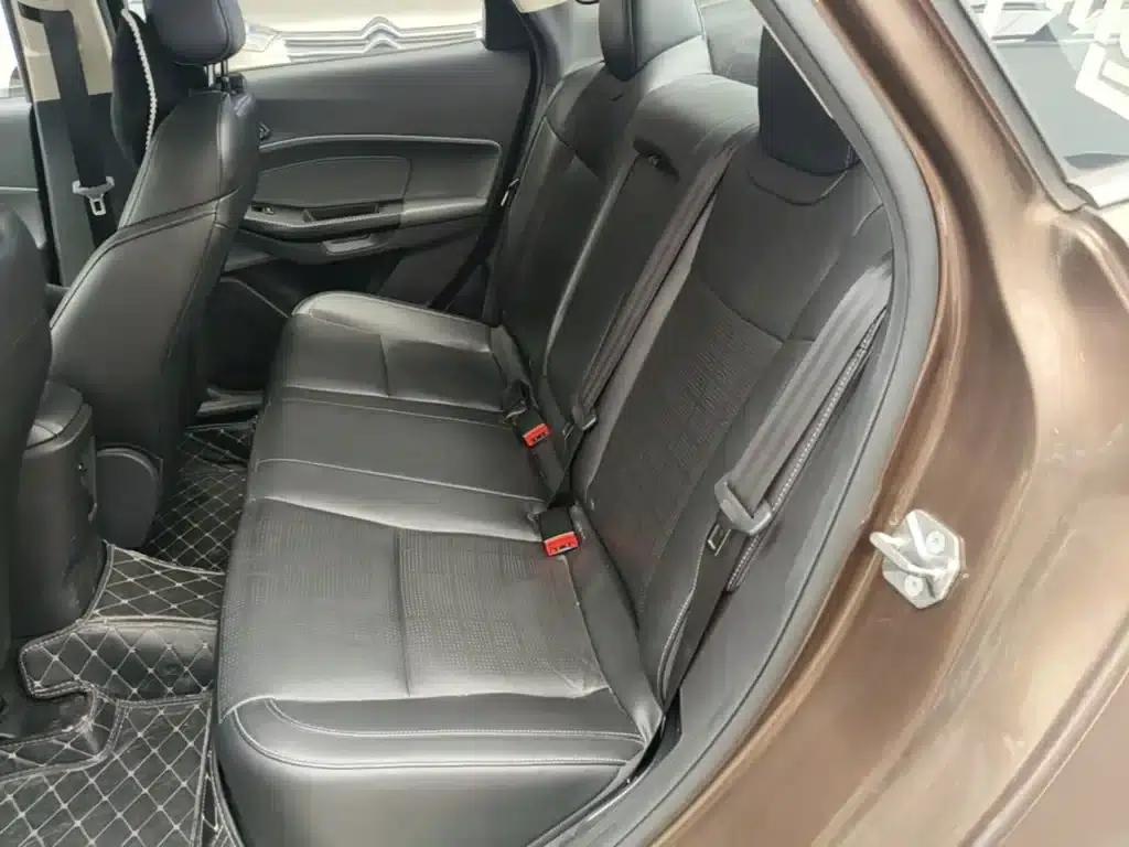 Ford Focus 2015 1.5L Automatic Fashion Edition — миниатюра 17