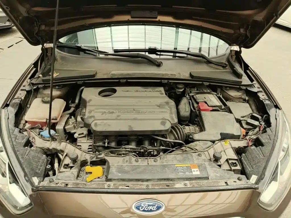 Ford Focus 2015 1.5L Automatic Fashion Edition — миниатюра 20