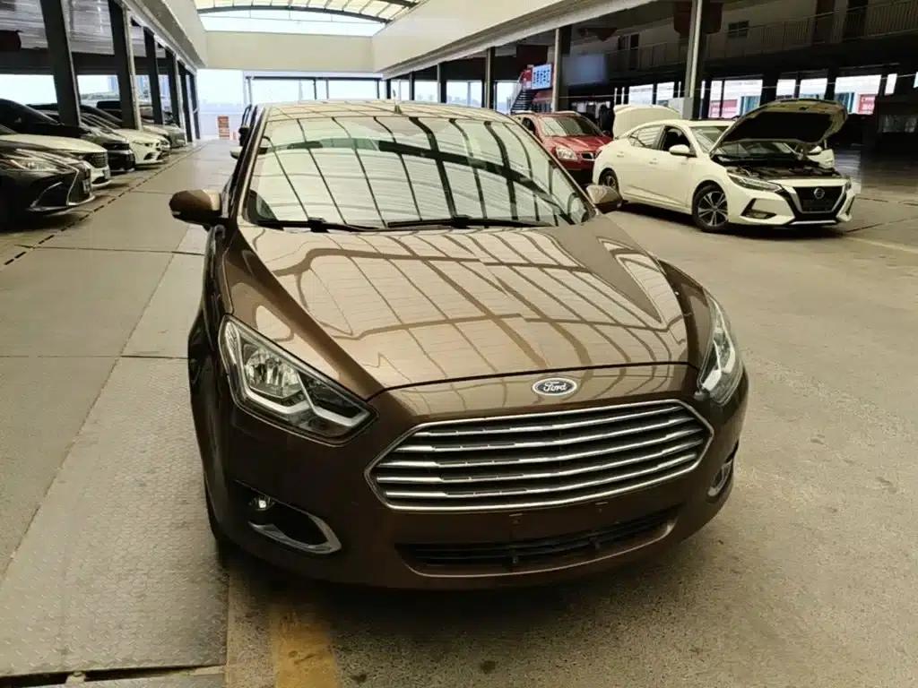 Ford Focus 2015 1.5L Automatic Fashion Edition — миниатюра 3