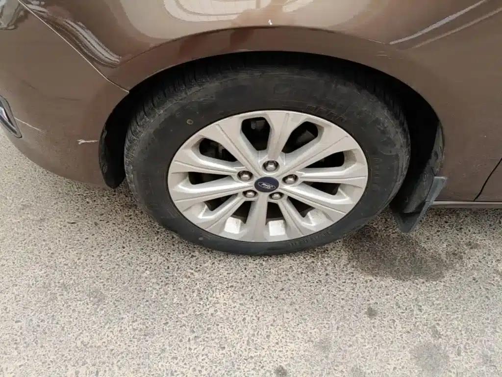 Ford Focus 2015 1.5L Automatic Fashion Edition — миниатюра 23