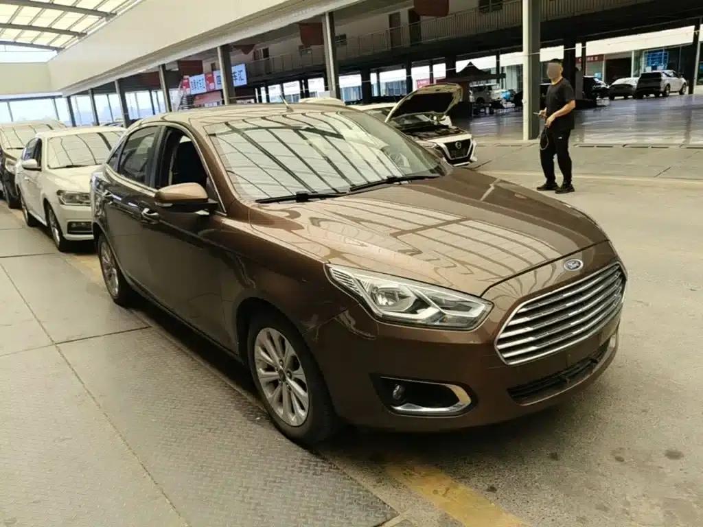 Ford Focus 2015 1.5L Automatic Fashion Edition — миниатюра 4