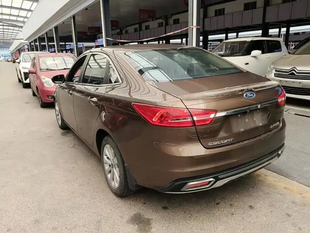 Ford Focus 2015 1.5L Automatic Fashion Edition — миниатюра 5