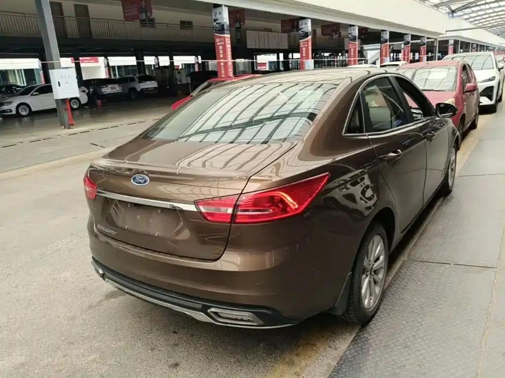 Ford Focus 2015 1.5L Automatic Fashion Edition — миниатюра 7