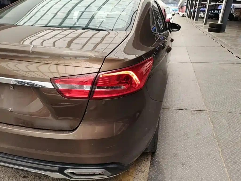 Ford Focus 2015 1.5L Automatic Fashion Edition — миниатюра 8
