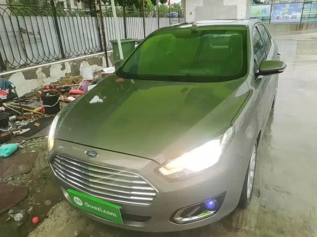Ford Focus 2015 1.5L Automatic Fashion Edition — миниатюра 3