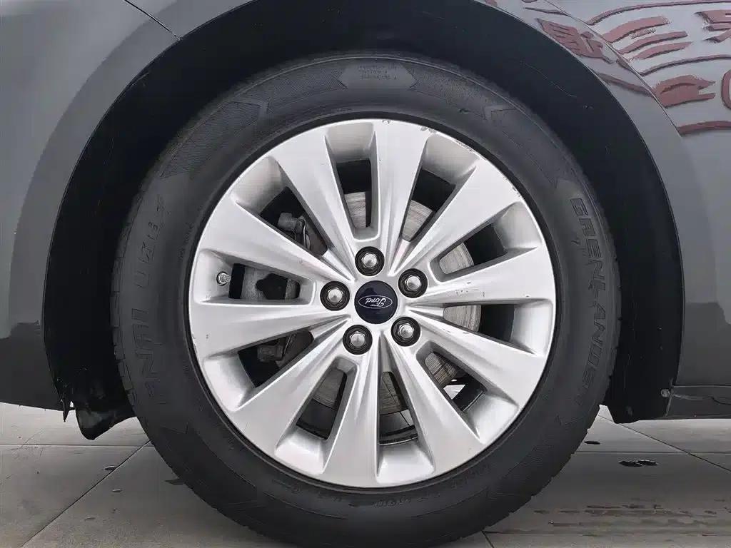 2016 Taurus EcoBoost 180 Luxury — миниатюра 17