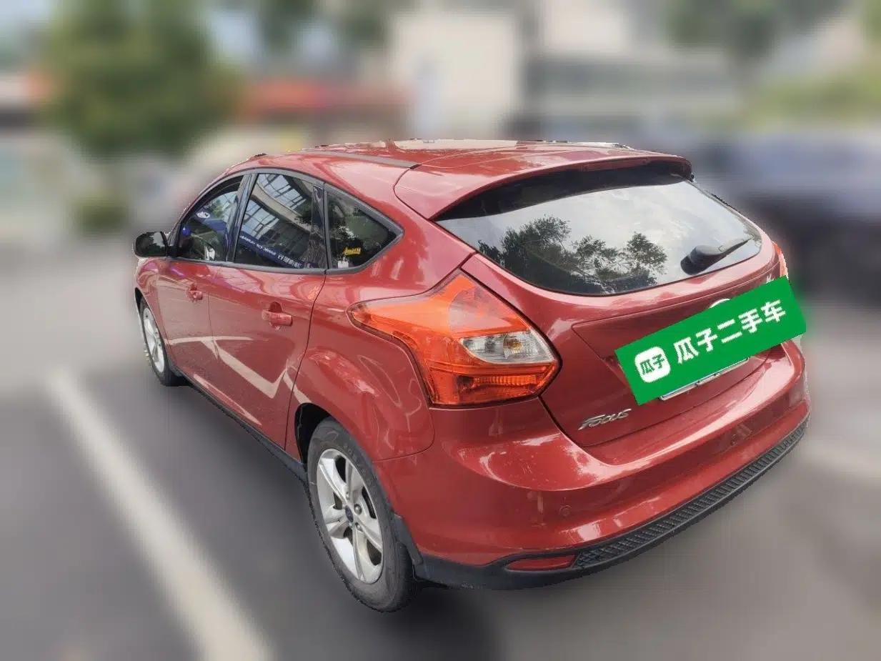 Ford Focus 2012 Hatchback 1.6L Automatic Fashion Edition — миниатюра 4