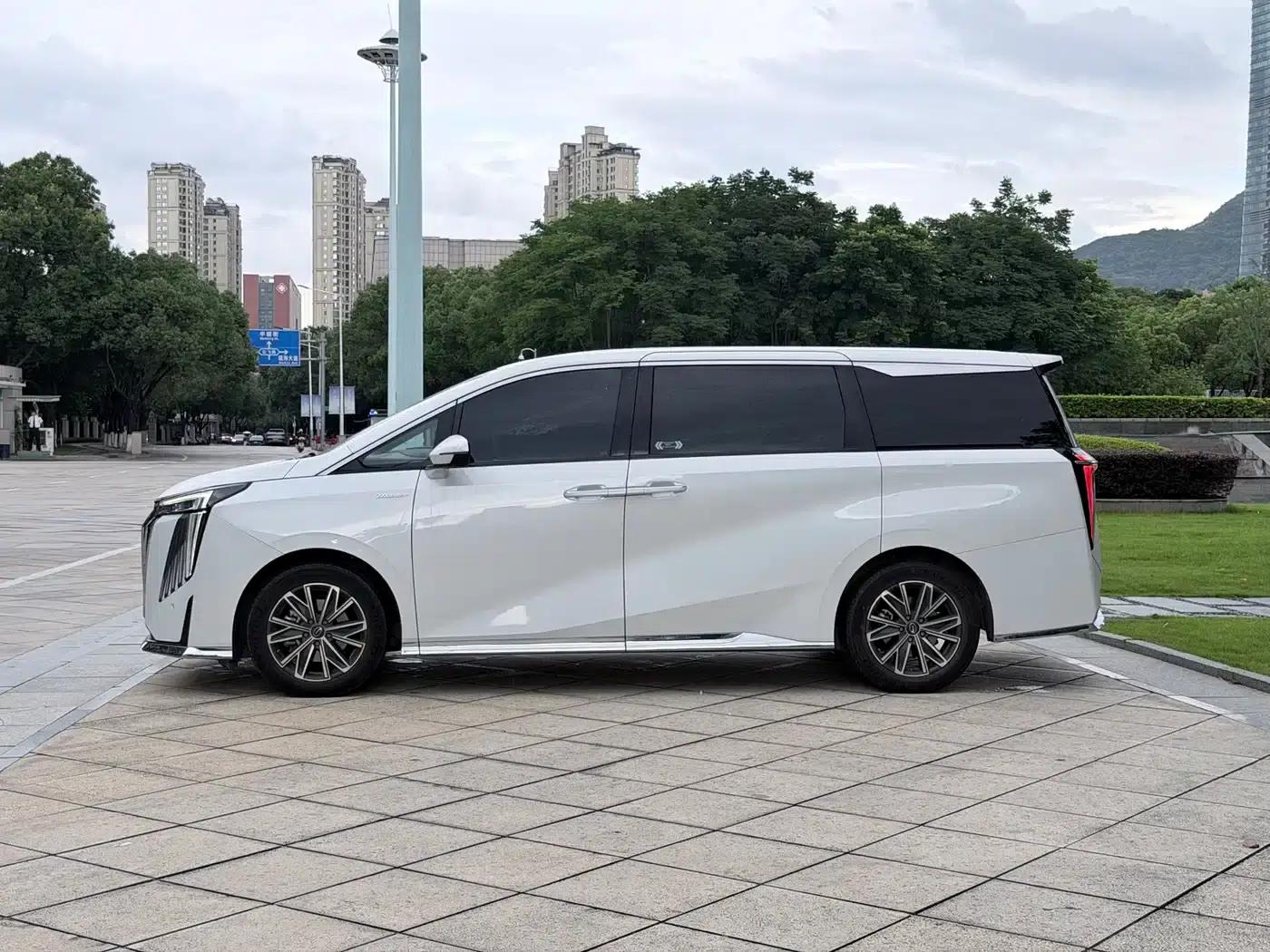 Trumpchi M8 2024 Master Series 400T Supreme Edition — миниатюра 4