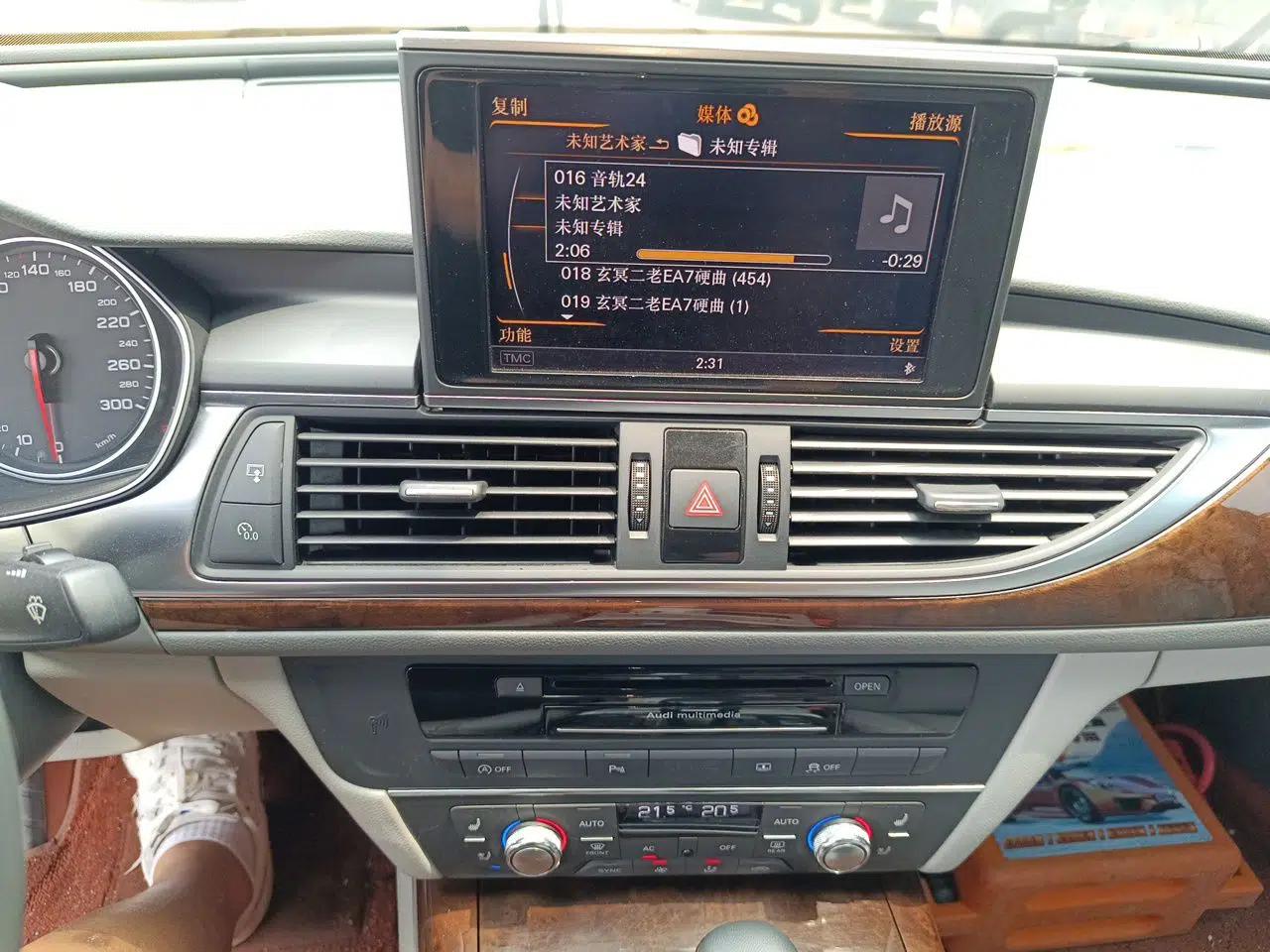 Audi A6L 2012 35 FSI Luxury Model — миниатюра 13