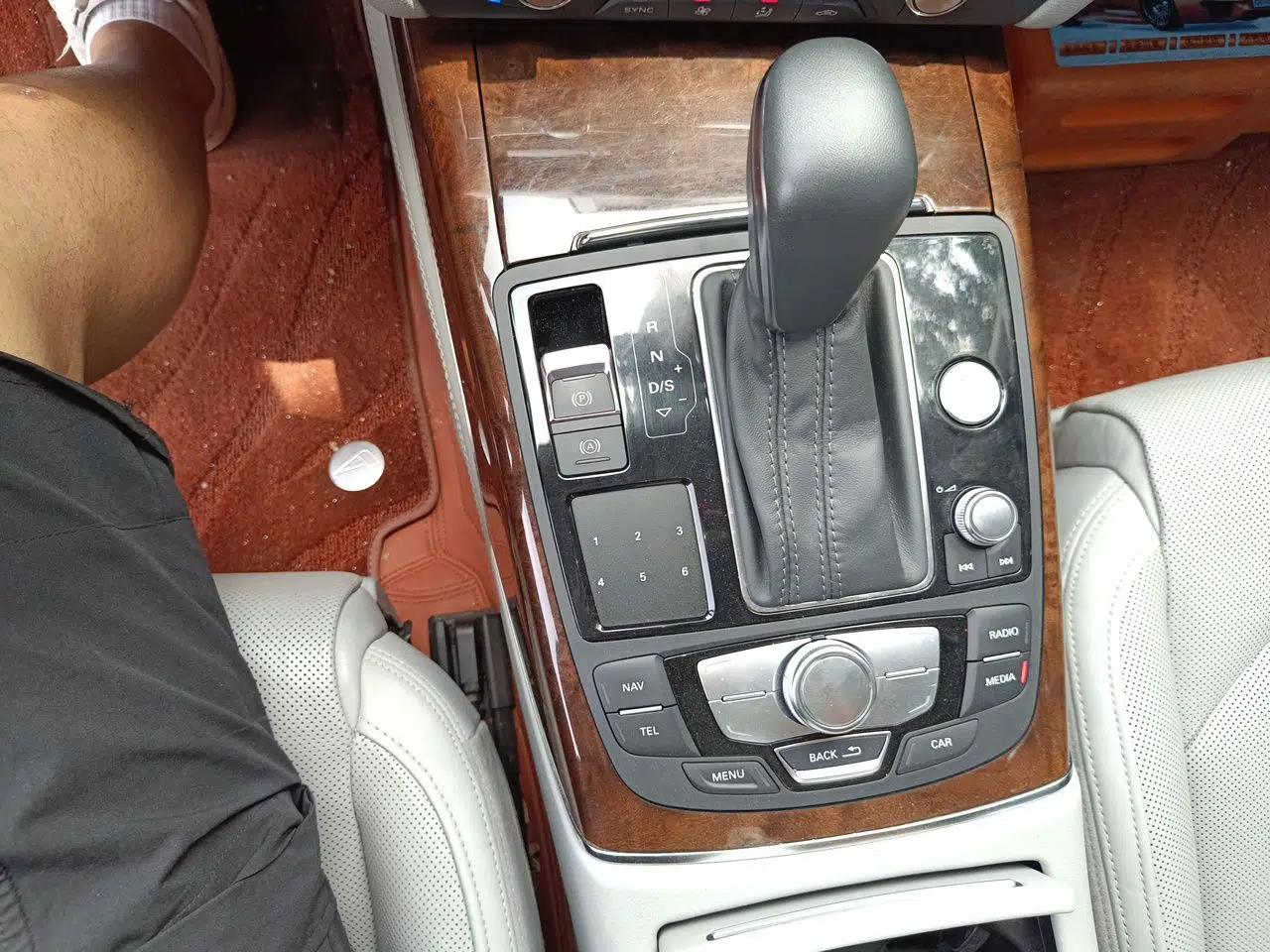 Audi A6L 2012 35 FSI Luxury Model — миниатюра 14