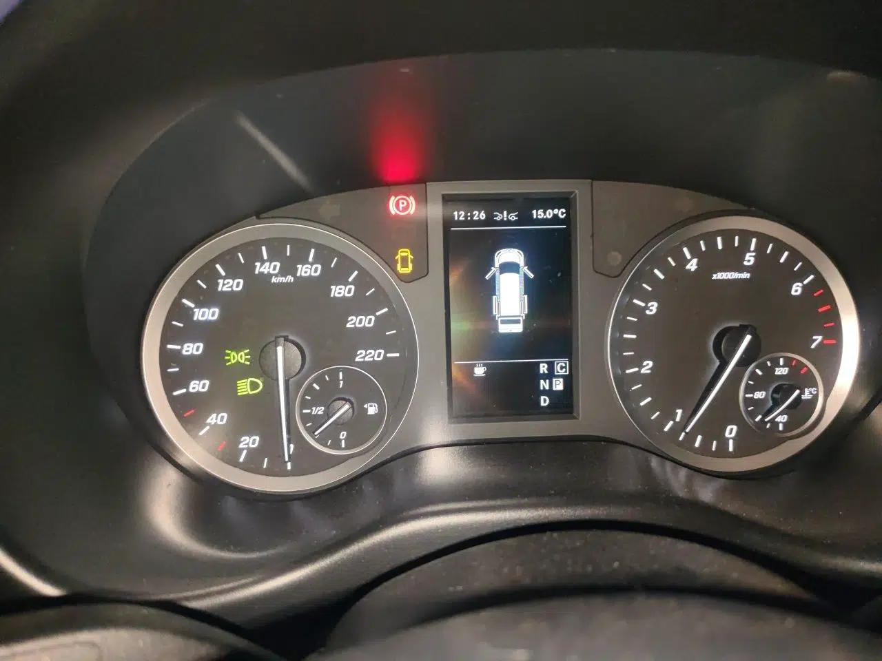 Mercedes-Benz Vito 2021 2.0T Business Version 7 Seats — миниатюра 11
