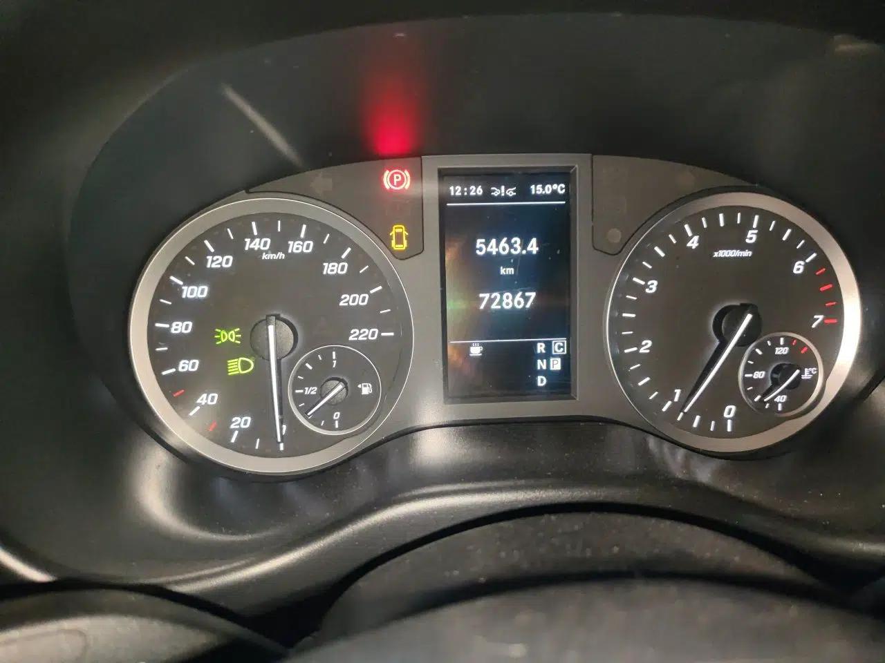 Mercedes-Benz Vito 2021 2.0T Business Version 7 Seats — миниатюра 12