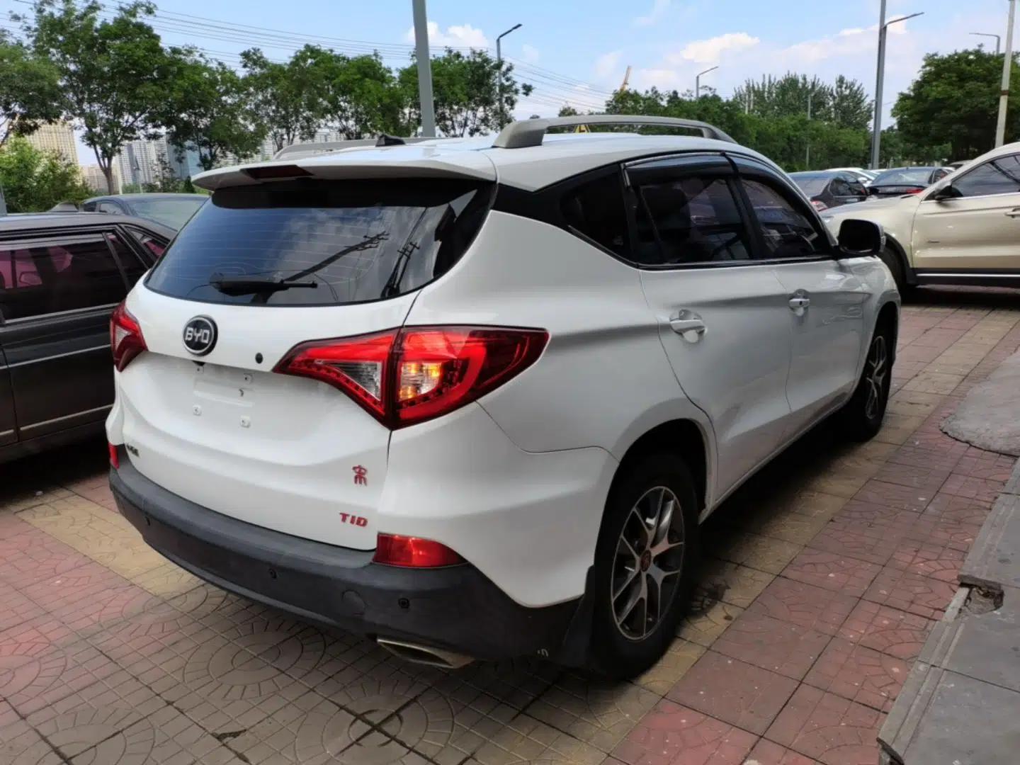 BYD Song 2016 GaiShi Edition 1.5TID Automatic Elite Model — миниатюра 6