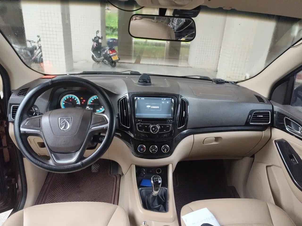 Baojun 730 2014 1.5L manual Comfort ESP version 7 seats — миниатюра 9
