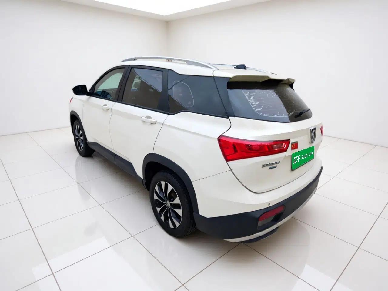 Baojun 530 2021 Global Car Anniversary Edition 1.5T Manual Luxury Model 5 Seats — миниатюра 4