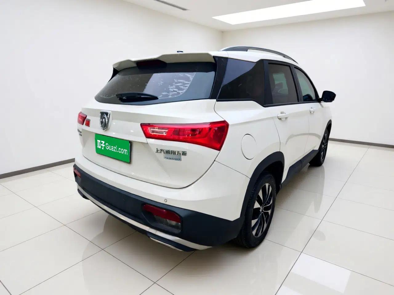 Baojun 530 2021 Global Car Anniversary Edition 1.5T Manual Luxury Model 5 Seats — миниатюра 6