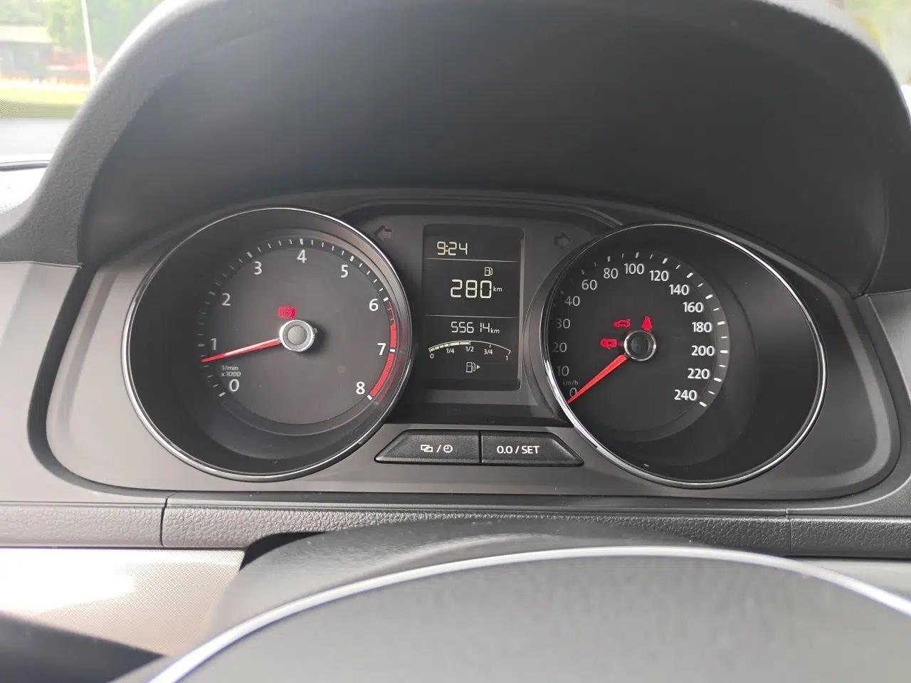 Volkswagen Lavida 2017 1.6L Manual Comfort Edition — миниатюра 11