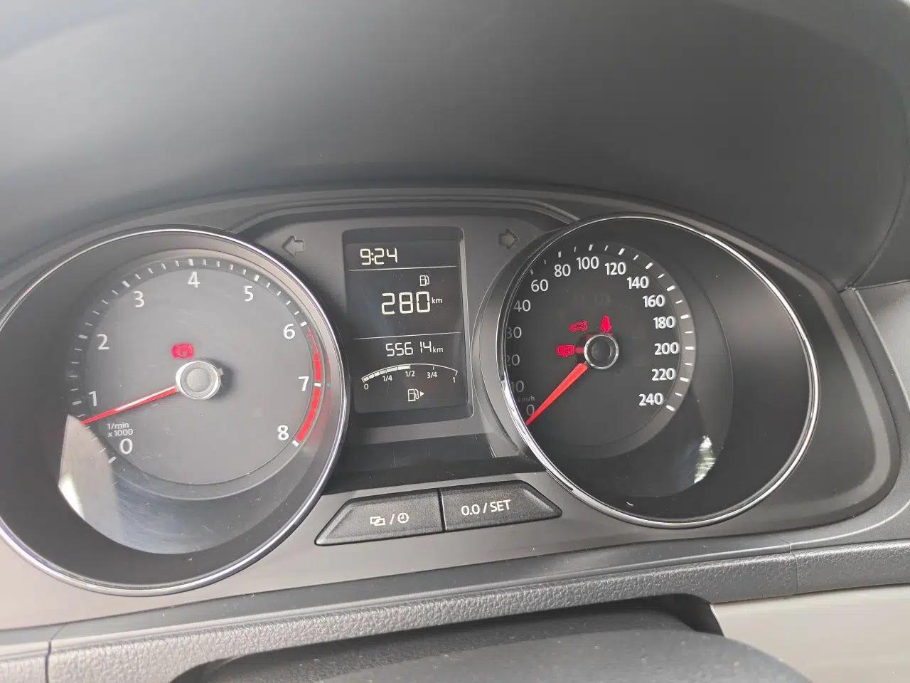 Volkswagen Lavida 2017 1.6L Manual Comfort Edition — миниатюра 12