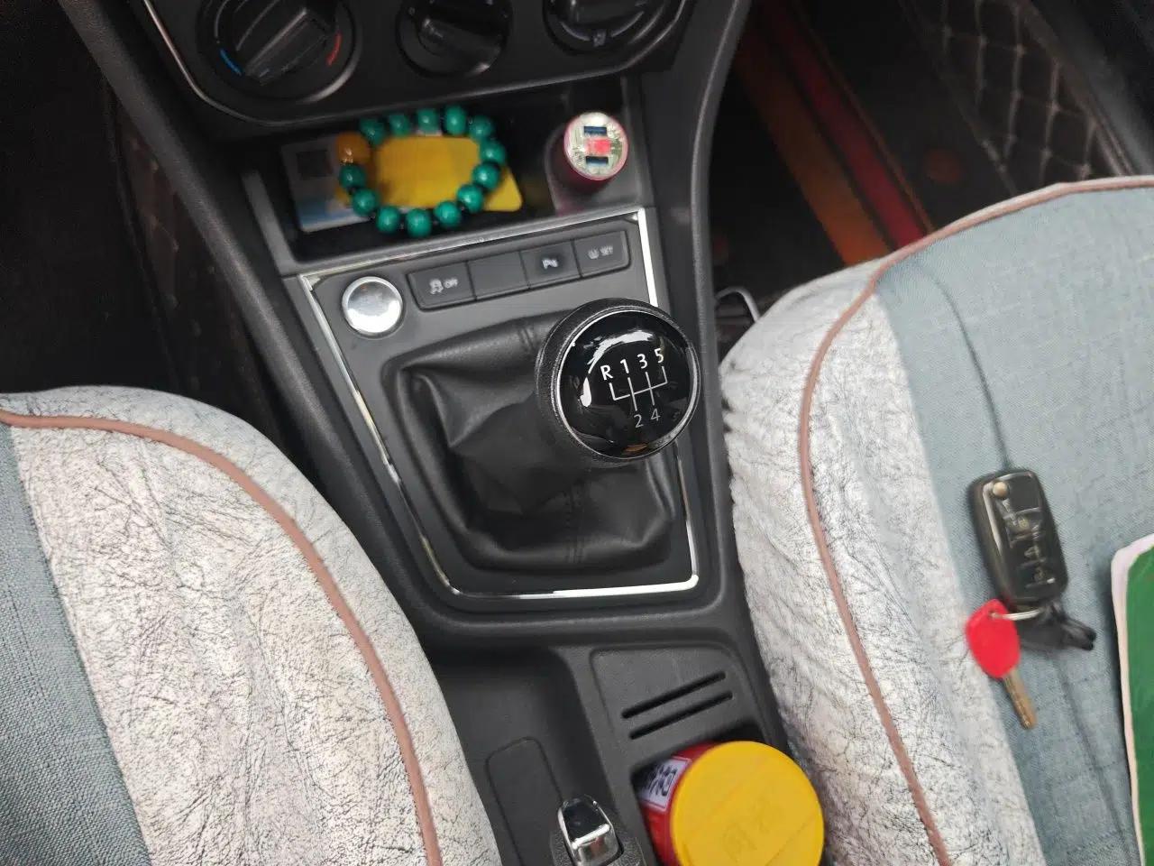Volkswagen Lavida 2017 1.6L Manual Comfort Edition — миниатюра 14