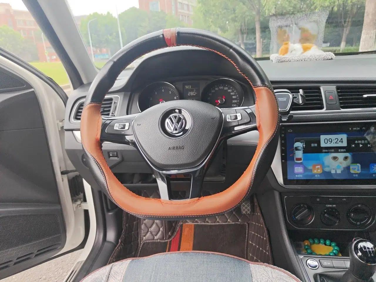 Volkswagen Lavida 2017 1.6L Manual Comfort Edition — миниатюра 10