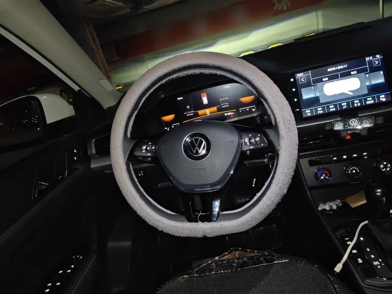 Volkswagen Lavida 2022 1.5L Automatic Comfort Edition — миниатюра 10