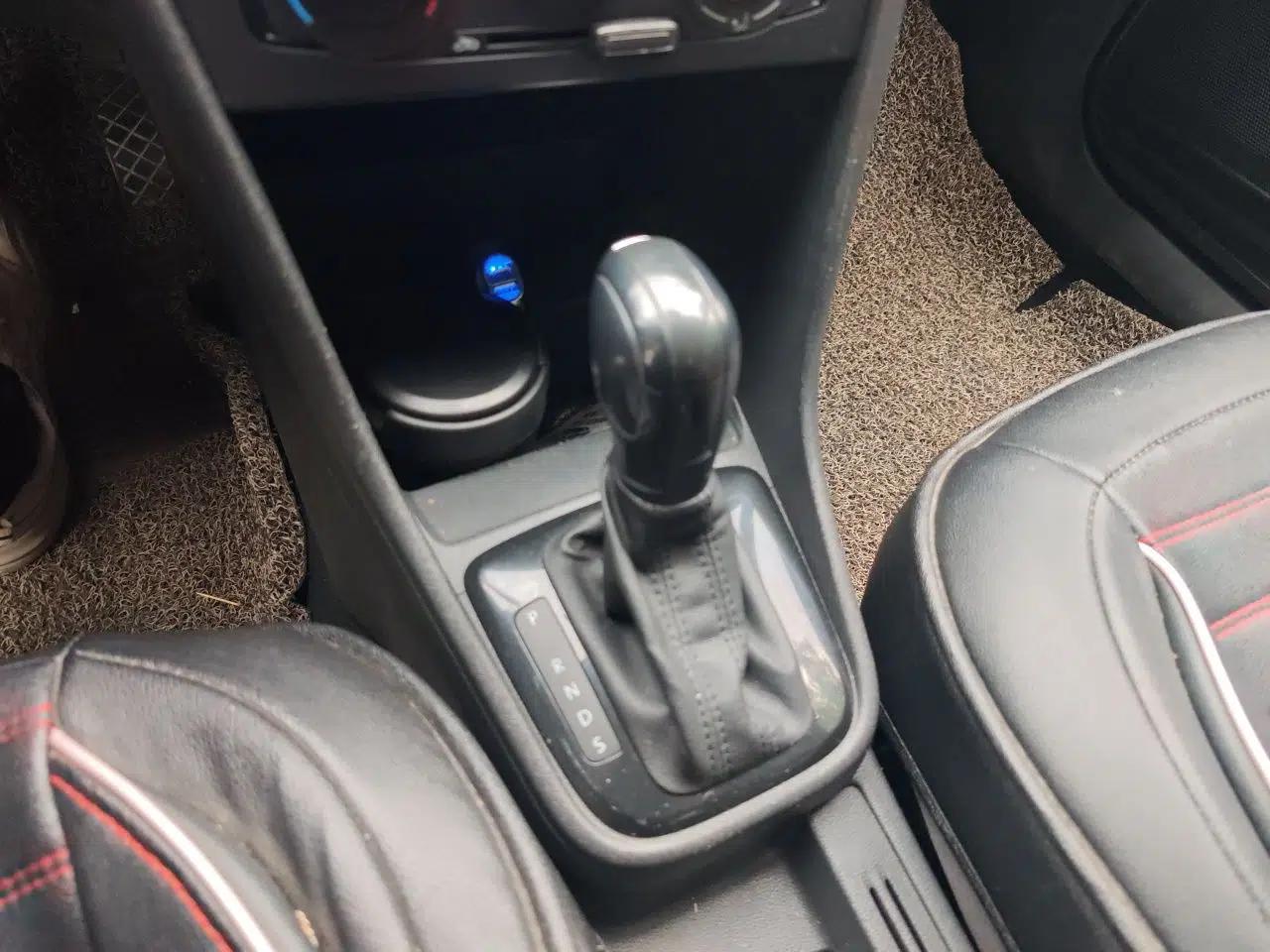 Volkswagen Santana 2015 1.6L Automatic Fashion Edition — миниатюра 14