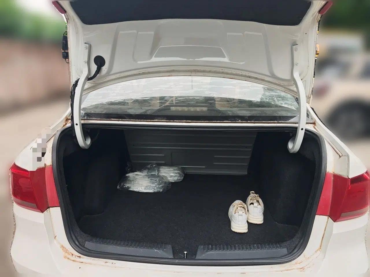 Volkswagen Santana 2015 1.6L Automatic Fashion Edition — миниатюра 19