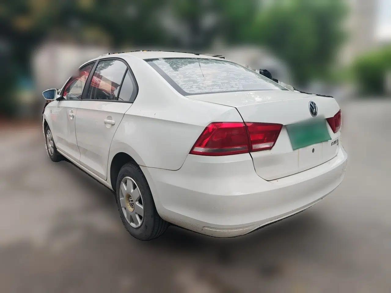 Volkswagen Santana 2015 1.6L Automatic Fashion Edition — миниатюра 4