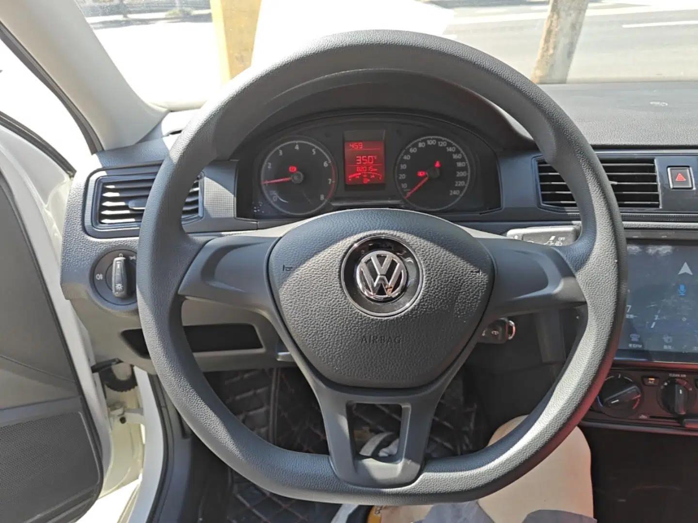 Volkswagen Santana 2016 1.4L Manual Fashion Edition — миниатюра 13