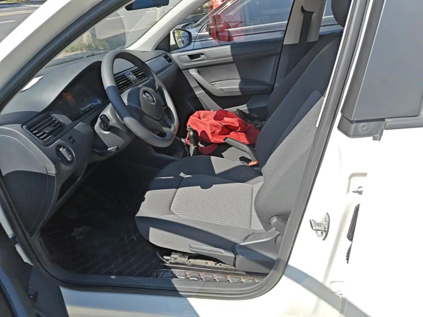Volkswagen Santana 2016 1.4L Manual Fashion Edition — миниатюра 17