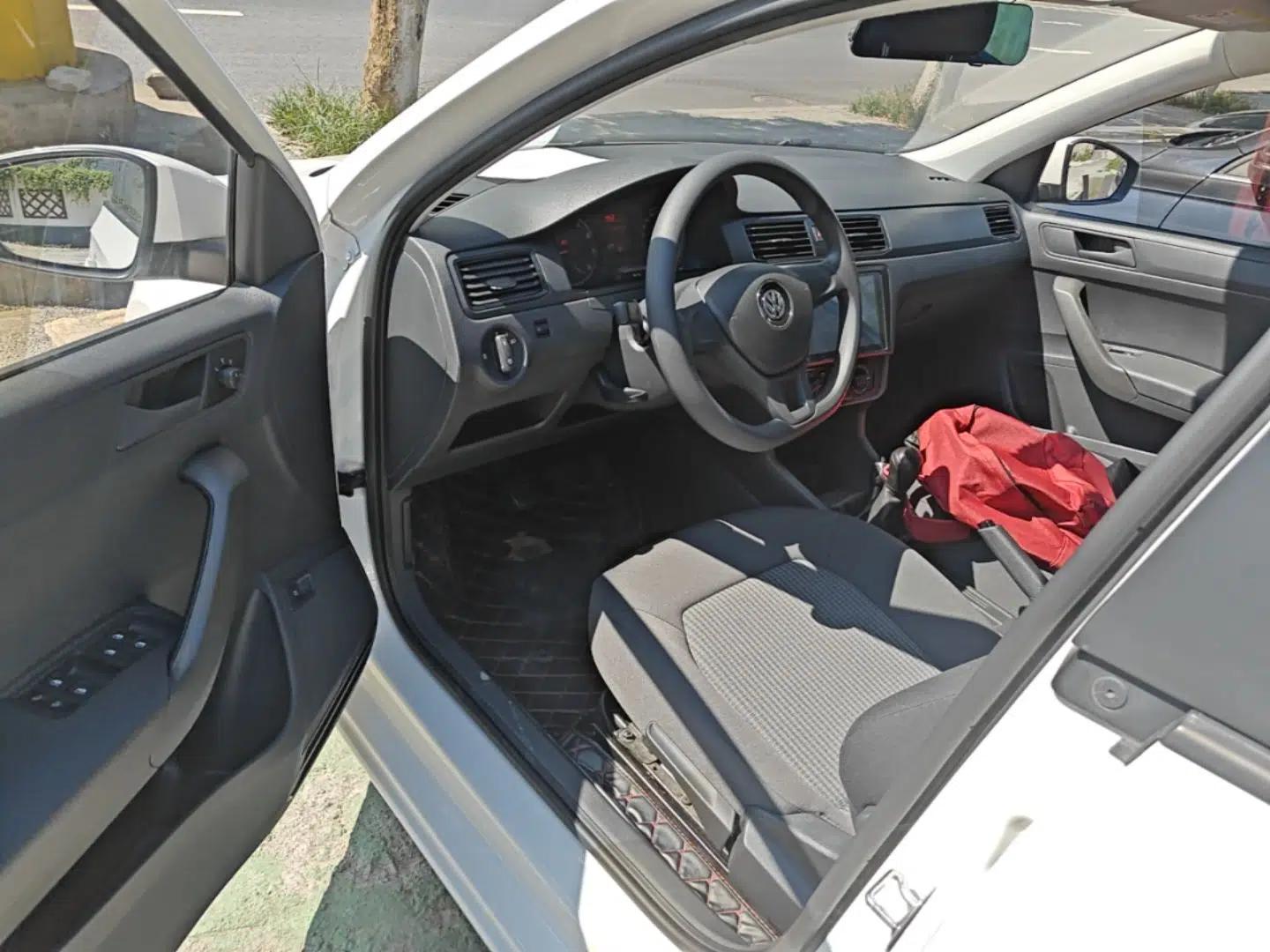 Volkswagen Santana 2016 1.4L Manual Fashion Edition — миниатюра 18