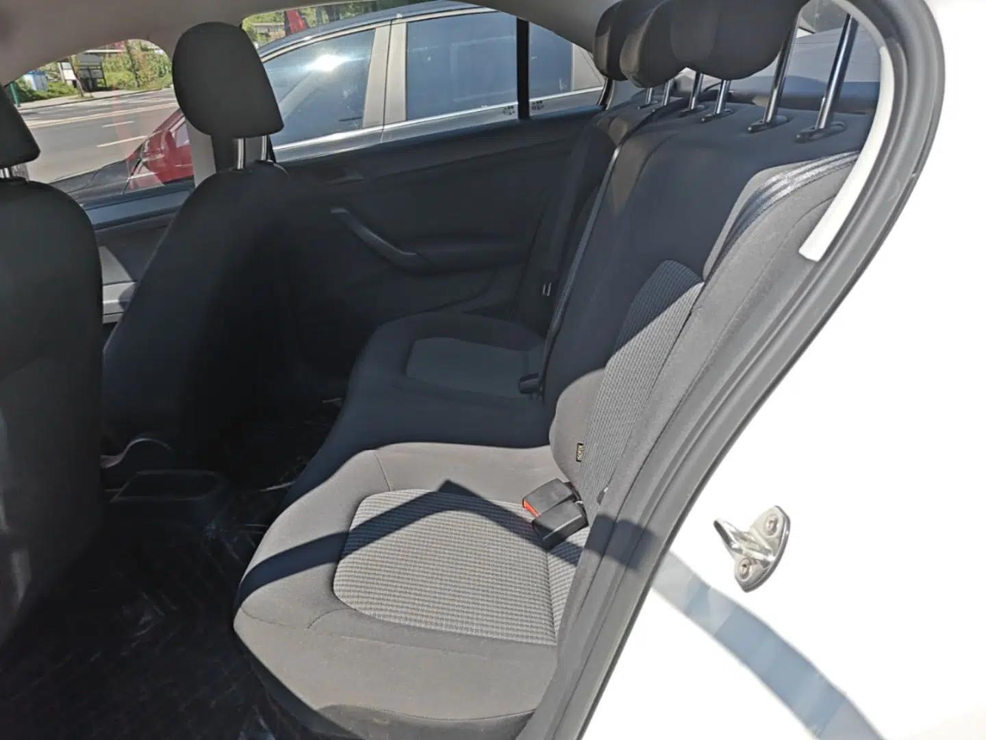 Volkswagen Santana 2016 1.4L Manual Fashion Edition — миниатюра 20