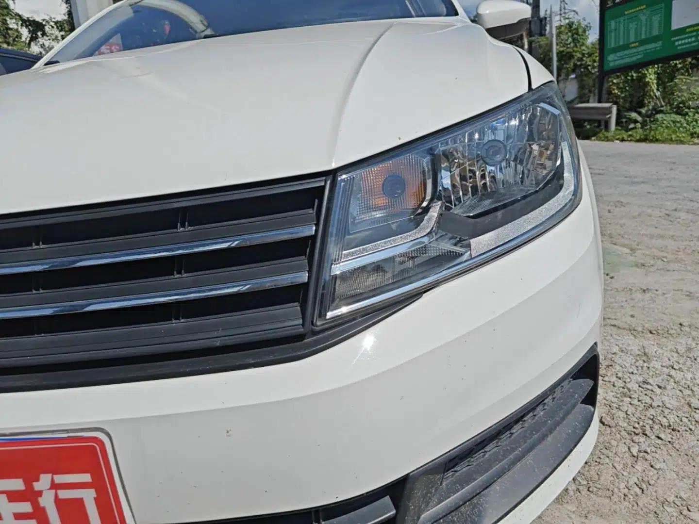 Volkswagen Santana 2016 1.4L Manual Fashion Edition — миниатюра 8